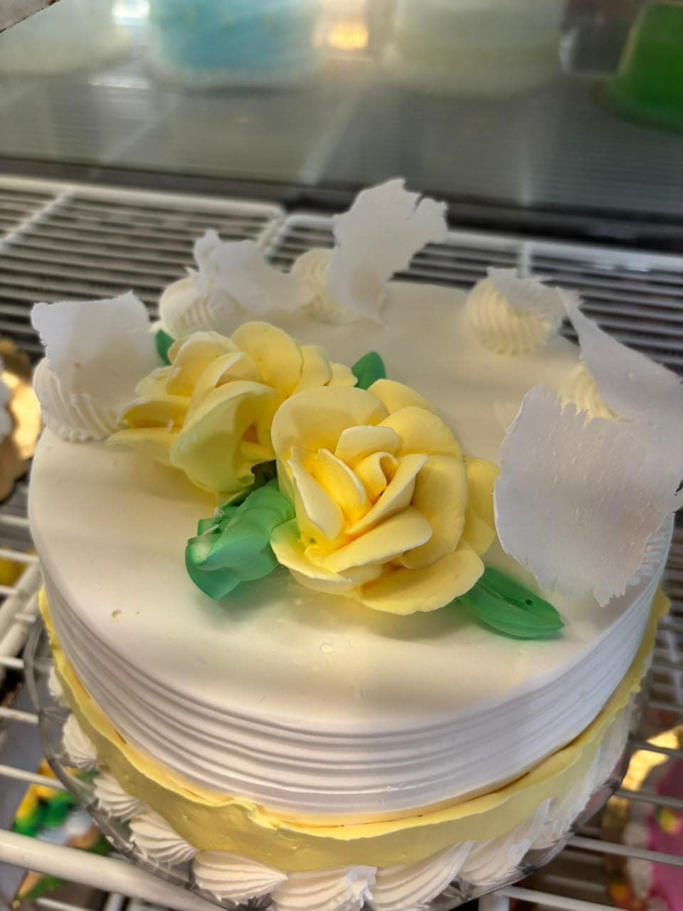 Yellow rose buttercream cake