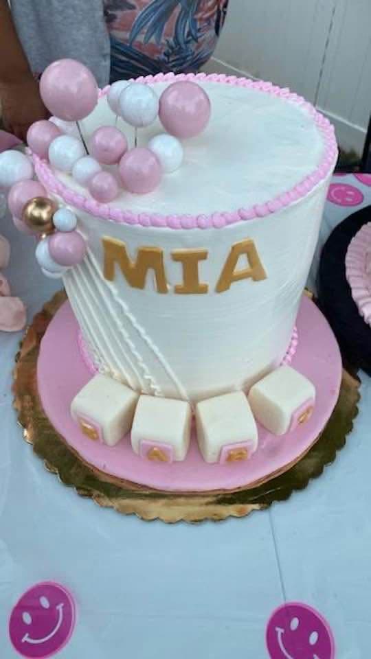 Elegant white cake with fresh white roses